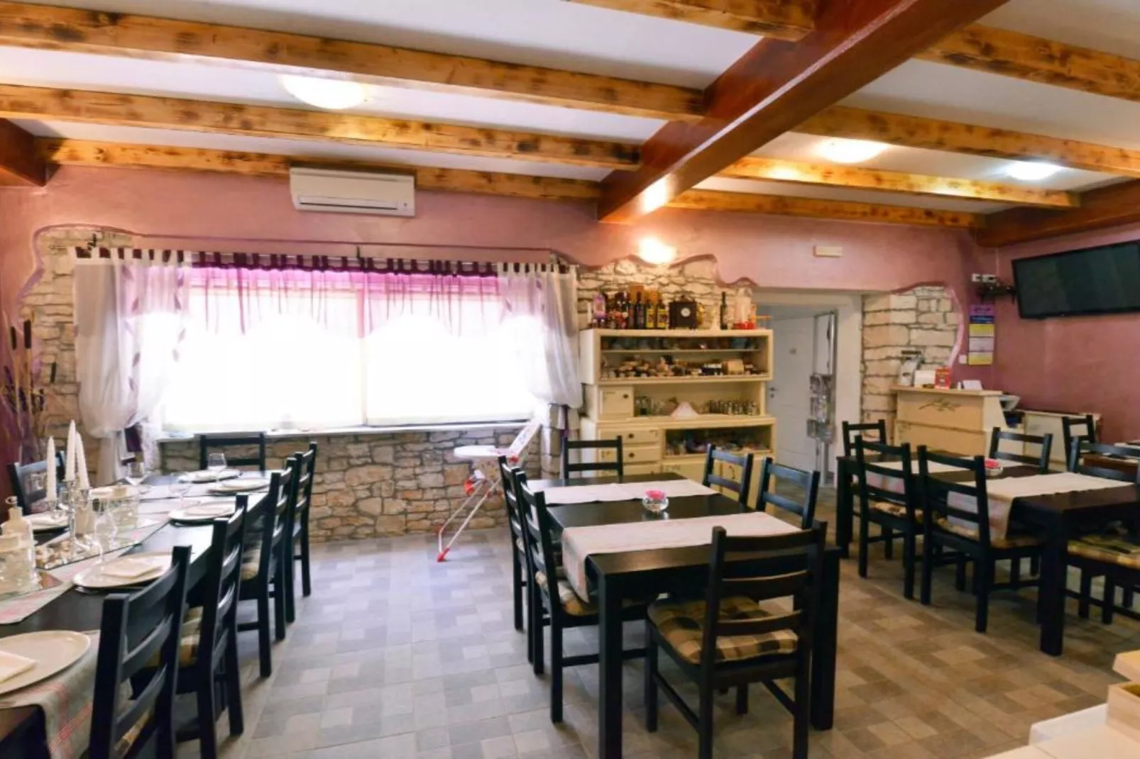 Authentic Istrian Rooms for Unforgettable Stays - Triple Room-Installations