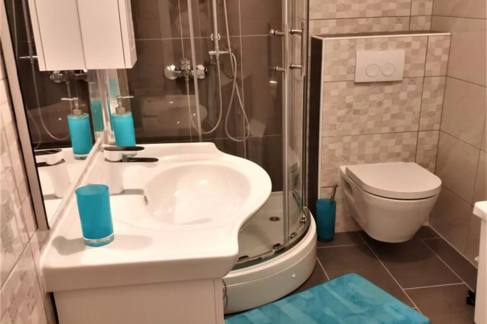 Apartments Dea & Paula - Standard Two Bedroom Apartment with Terrace-Bathroom
