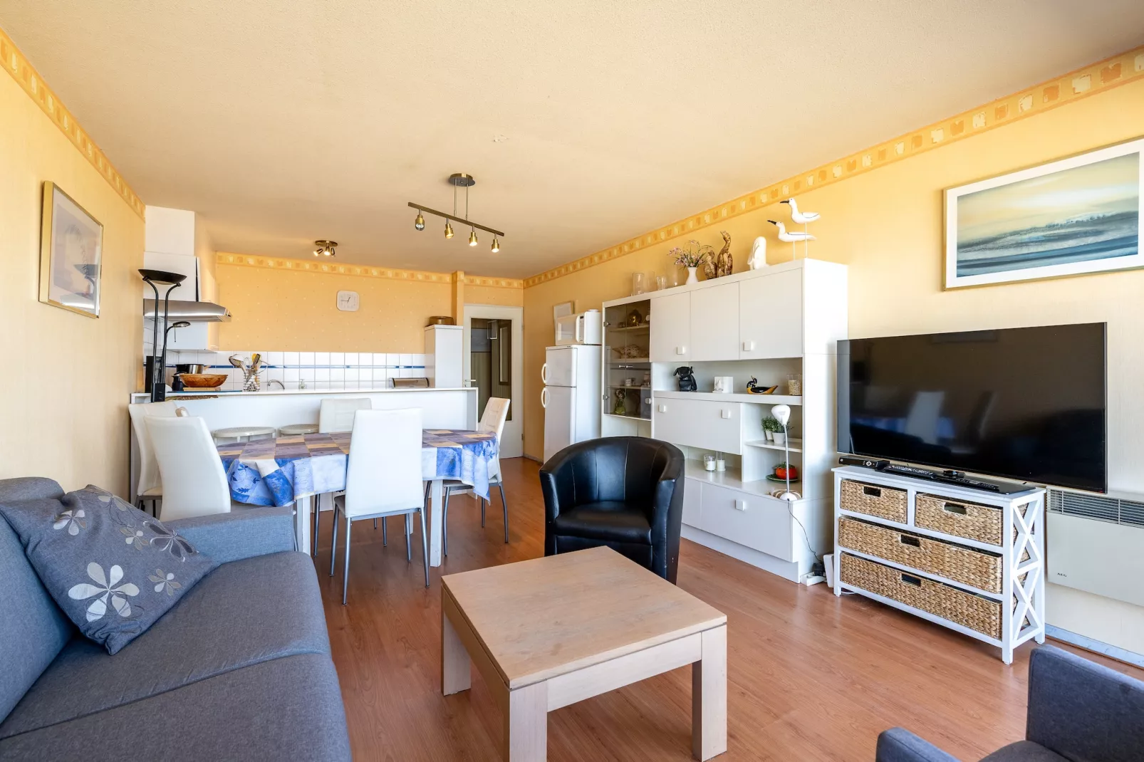 CONTINENTAL D6-Wohnzimmer