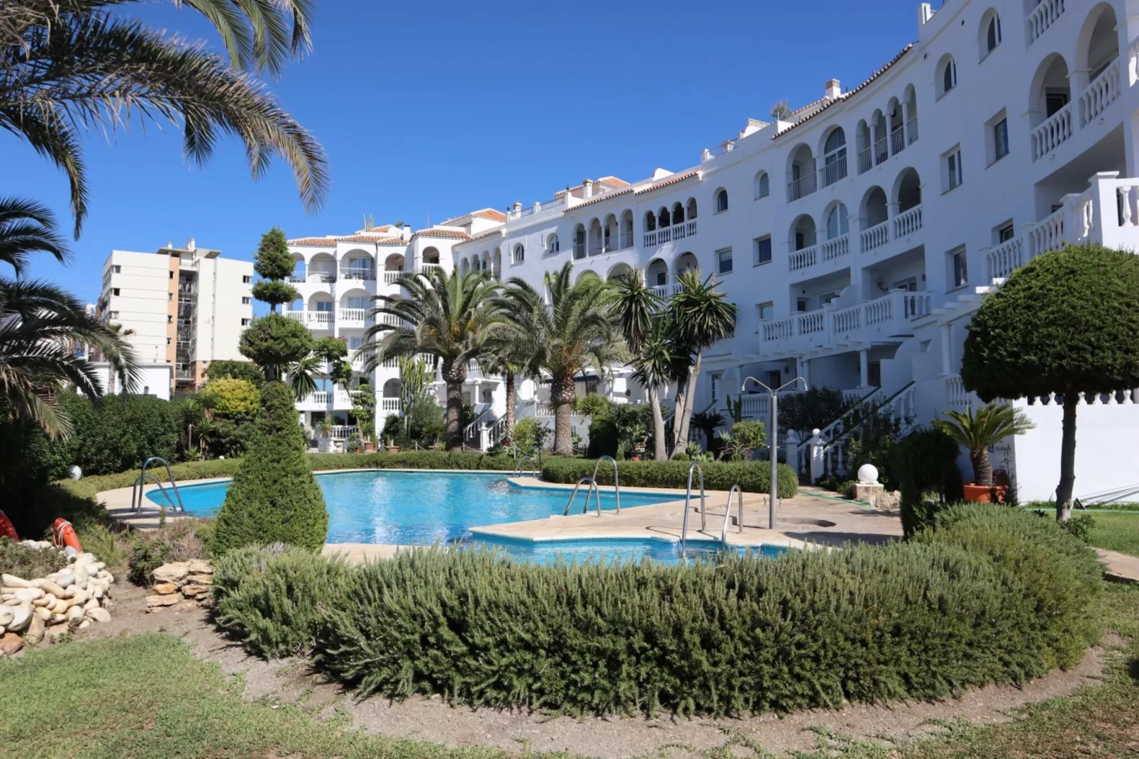 Stella Maris Beachfront 1A by Casasol-Piscine