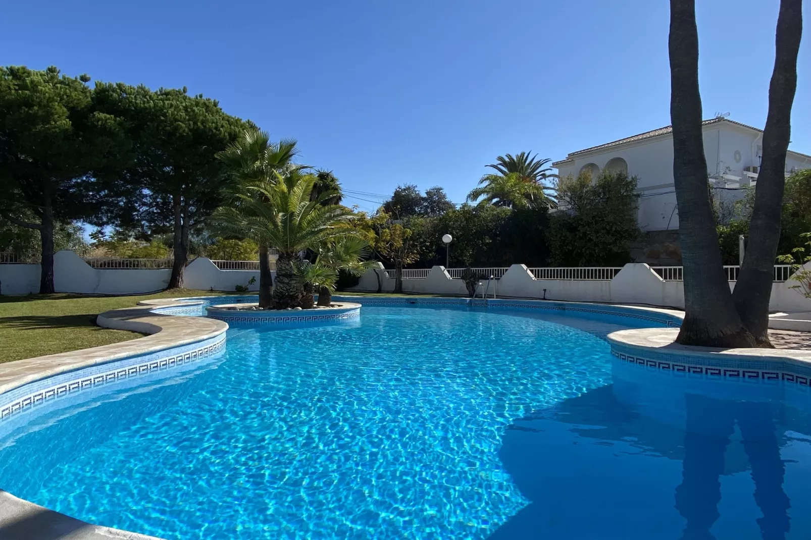 Paraiso Blanco 16A Apartments by Casasol-Piscine
