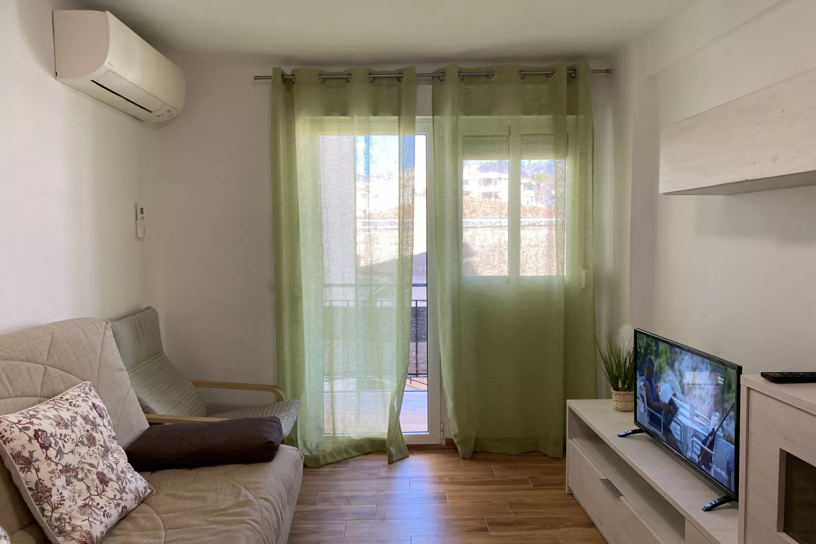 City Center 2B by Casasol-Salon