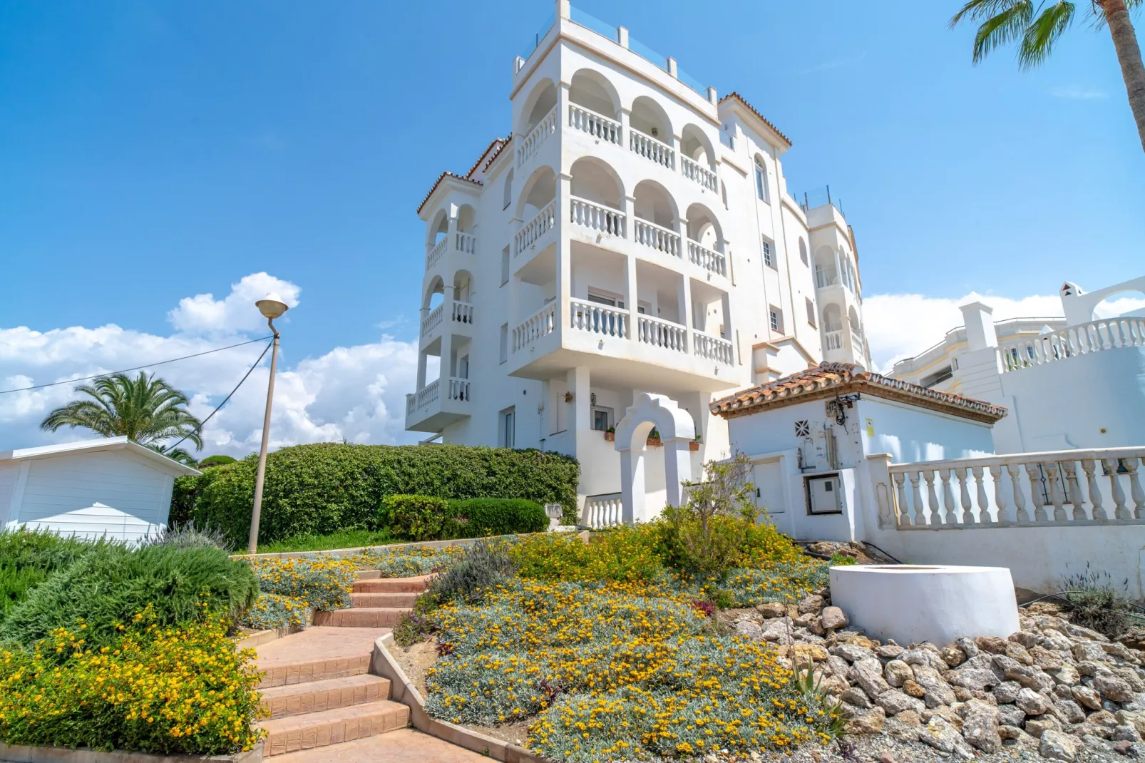 Stella Maris Beachfront 3A by Casasol-Außenbereich Sommer