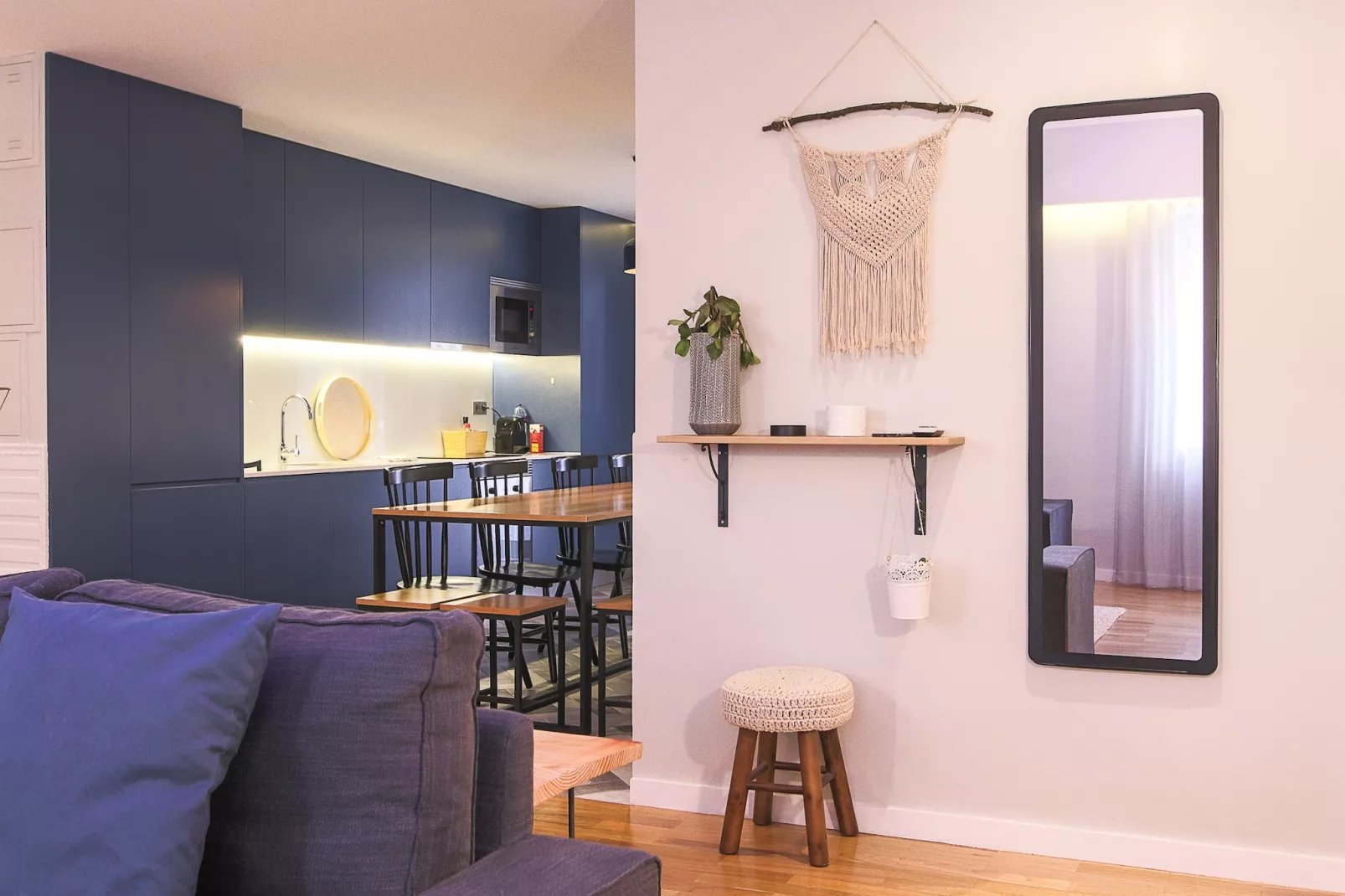 Feel Porto Merlot Townhouse-Living room