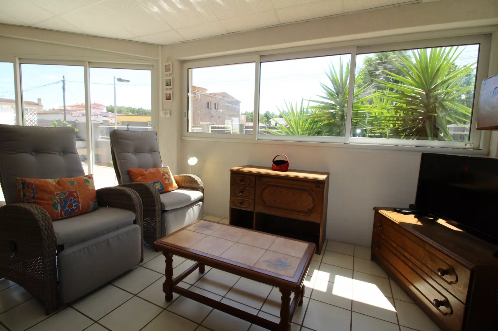 0032-CARLIT 22 - Living room