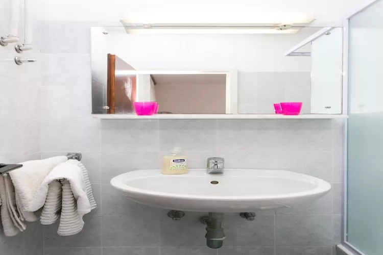 Guest House Zec -  Double or Twin Room with Balcony and Sea View-2-Salle de bain