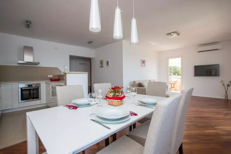 Apartments Nina - Two-Bedroom Apartment with Balcony and Sea View (Orašac)-Dining room
