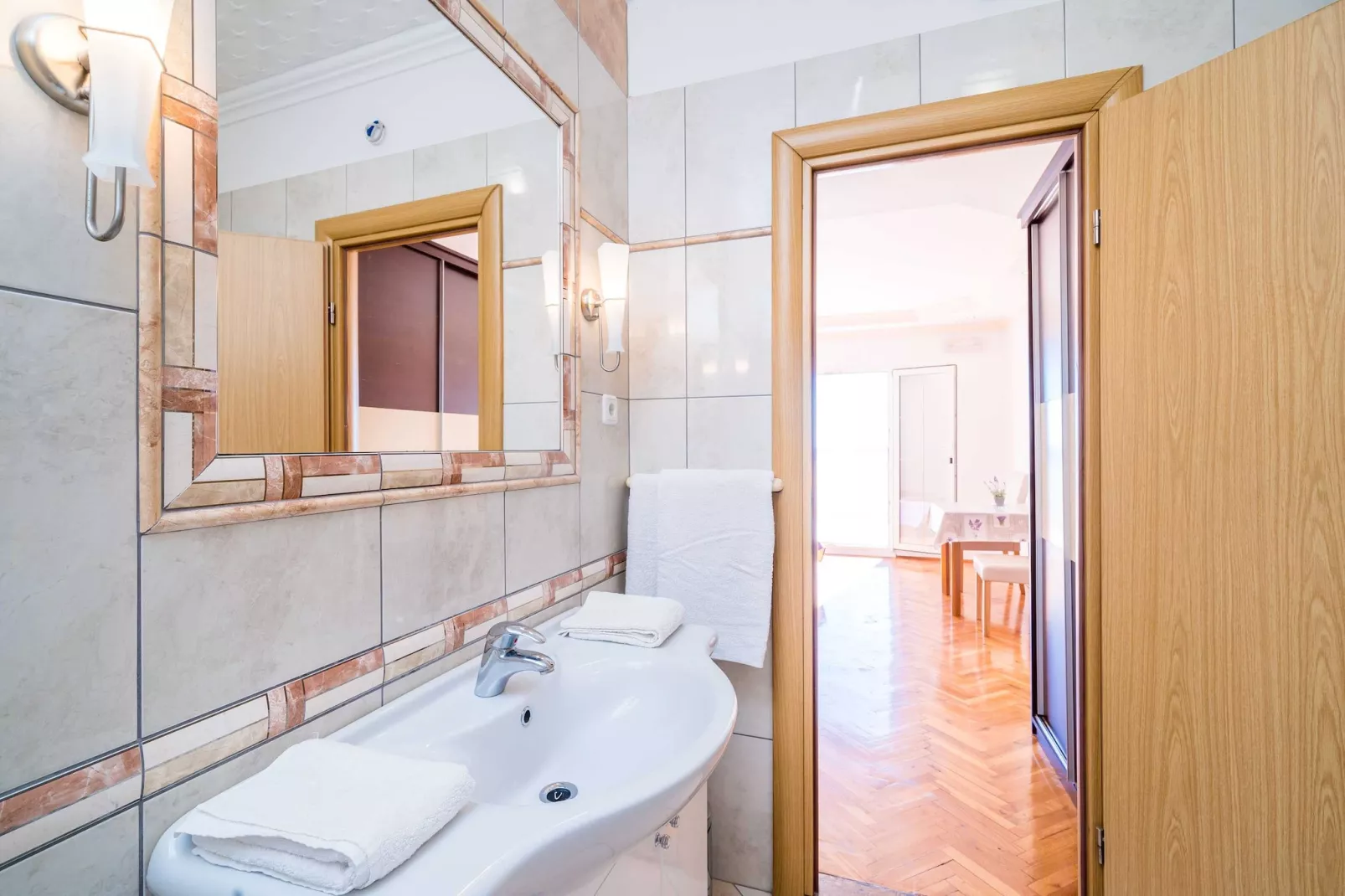 Apartments Marnic Blue Chill- Studio Apartment 1-Badezimmer