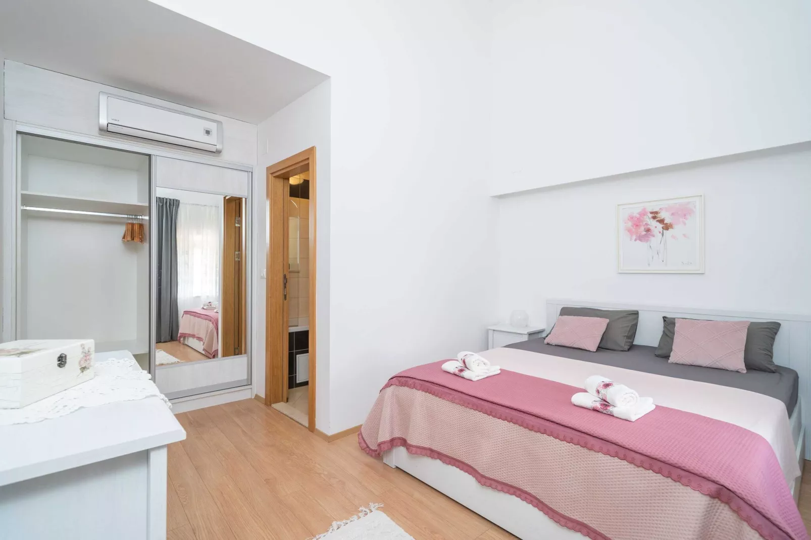 Holiday Home Majkovi - Three Bedroom Holiday Home with Swimming Pool-Chambre