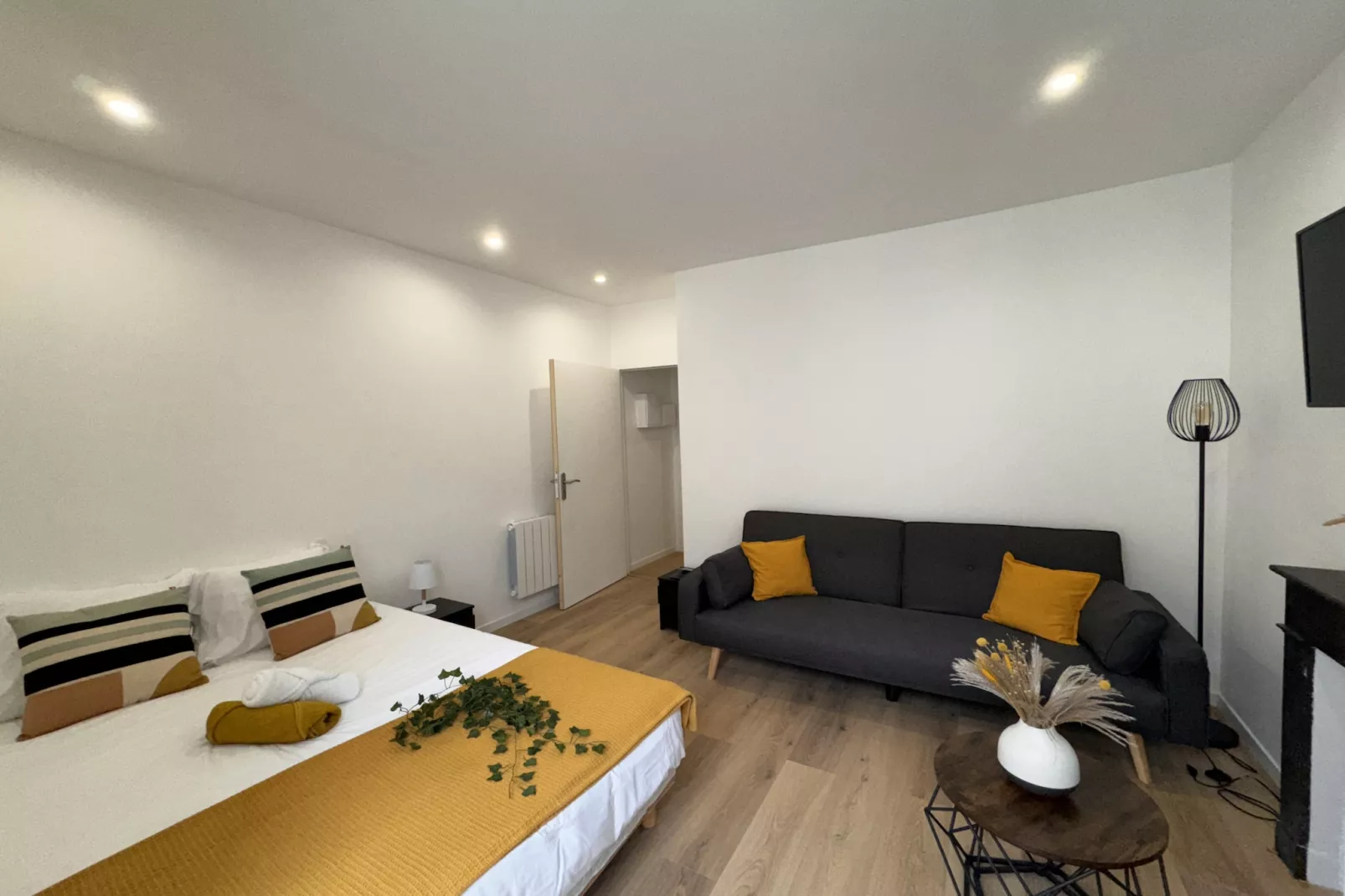 Le Cocon-3p-Centre-Cosy-Wohnzimmer