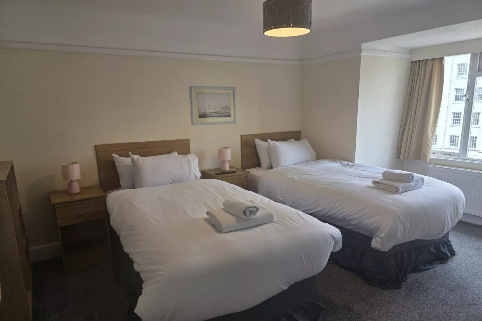 Russel Twin Room-Bedroom