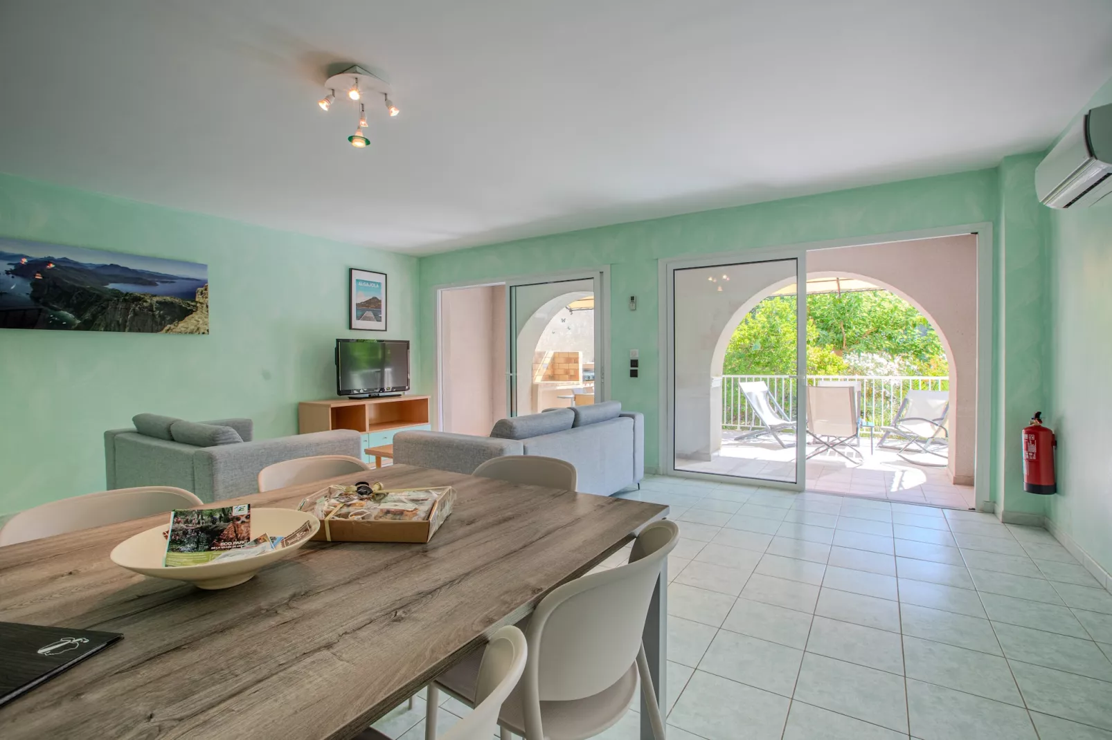 Ninu-Dining room