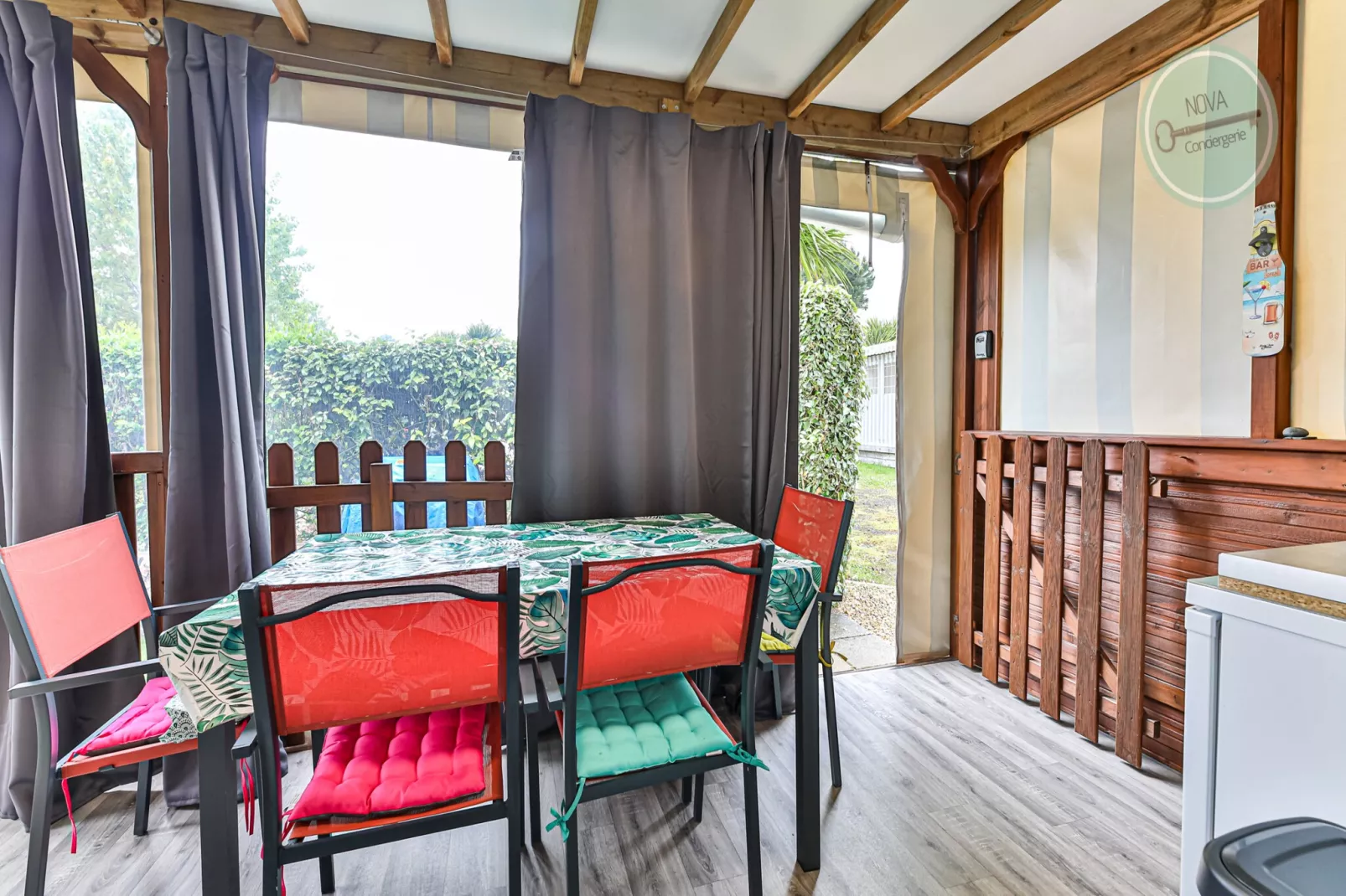 Chalet Village de la Mer-Dining room