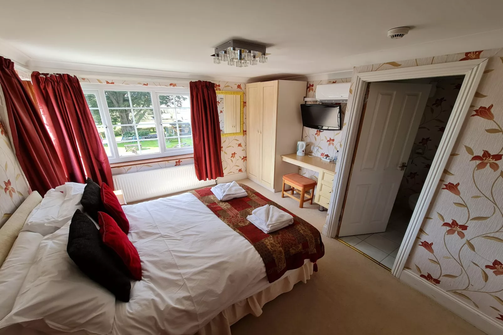 Lavendar Double Room-Bedroom