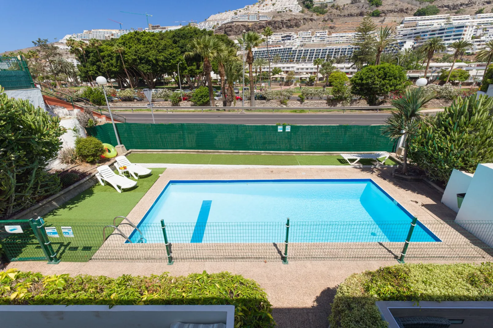 Sunny Angels by Canariasgetaway-Piscine