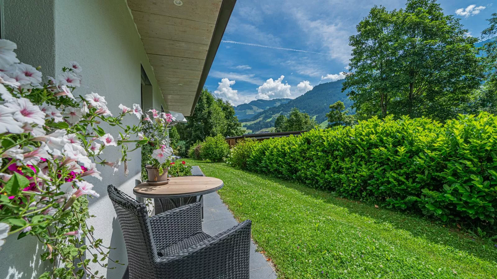 AlpenHerz-Gardens in summer