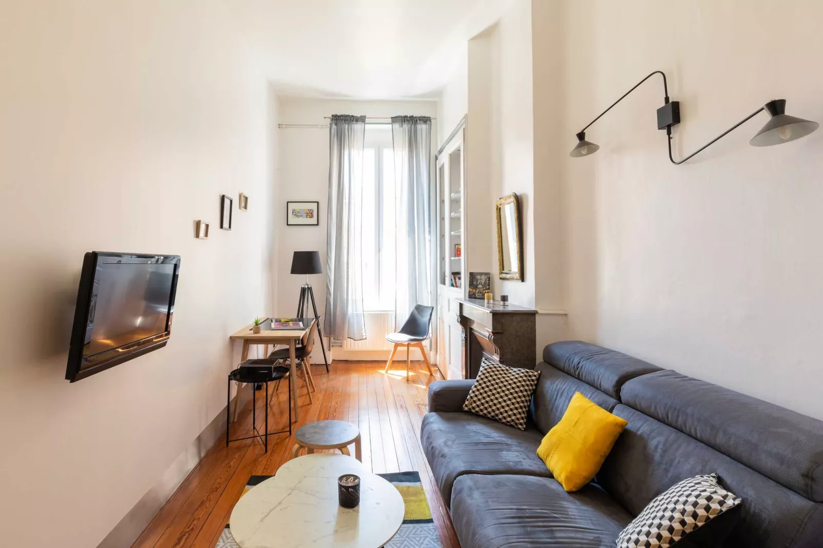 AG-83-MASSENA-Living room