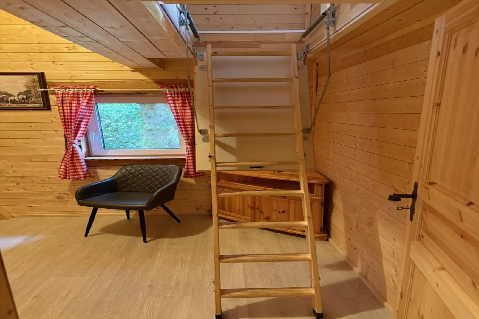 Hütte am Wolfsberg-Flur