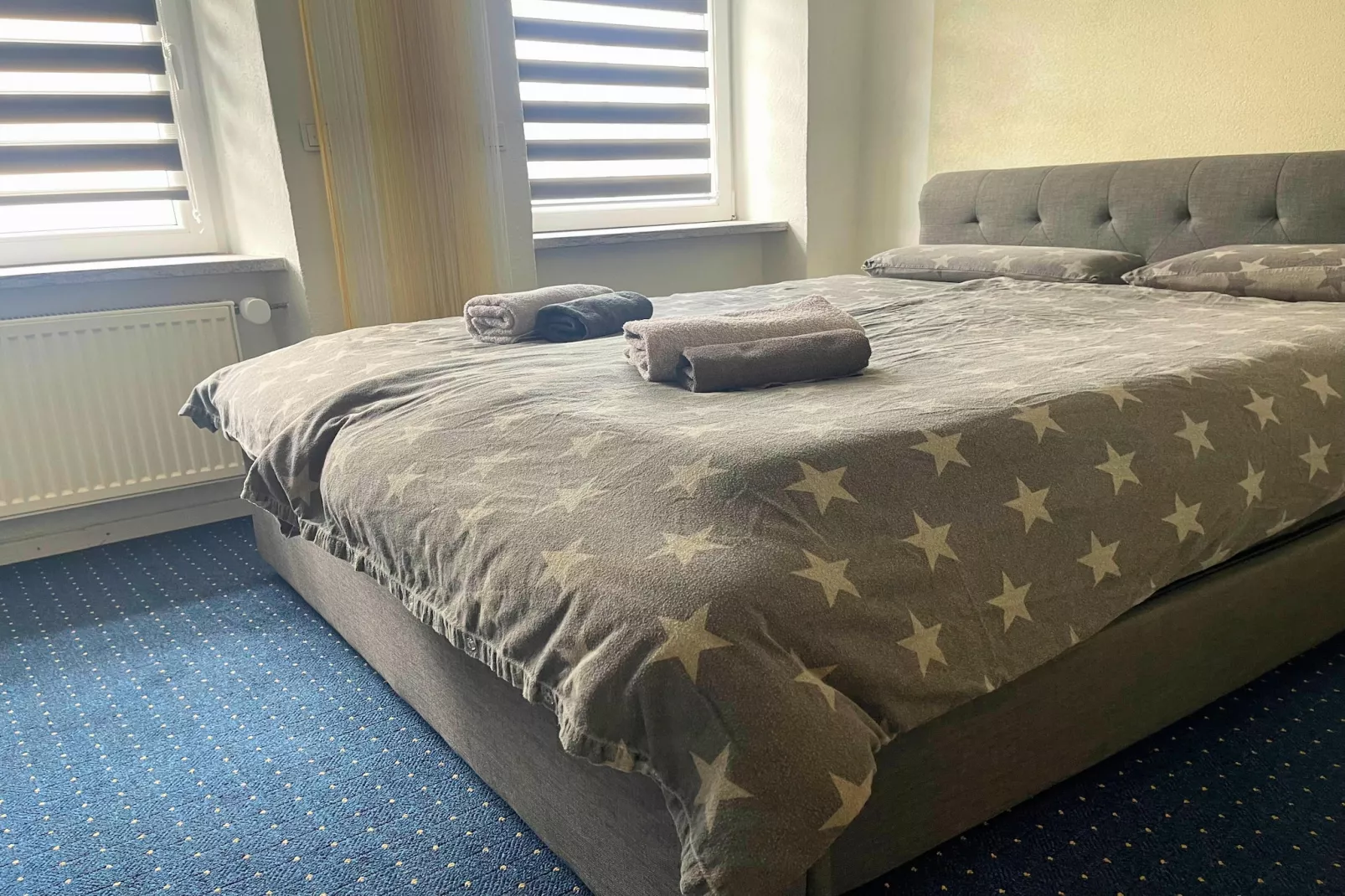F001 Apartment mit Doppelbett-Bedroom