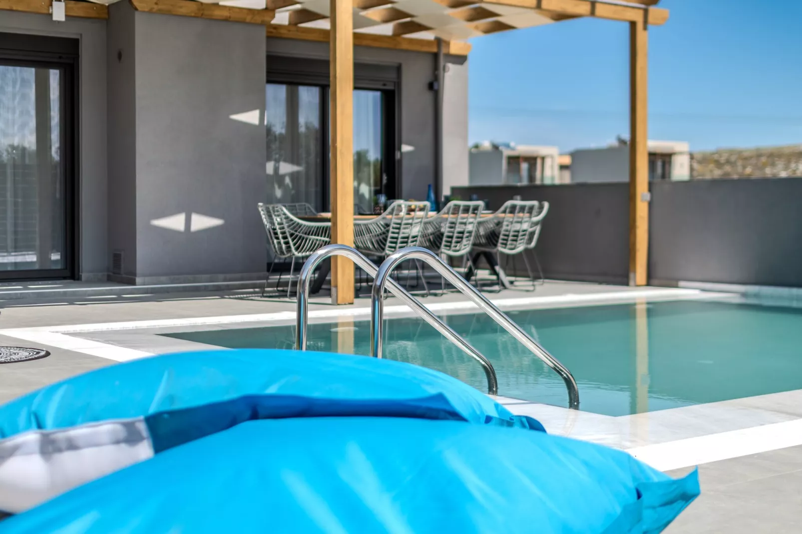Rosy 1-Swimming pool
