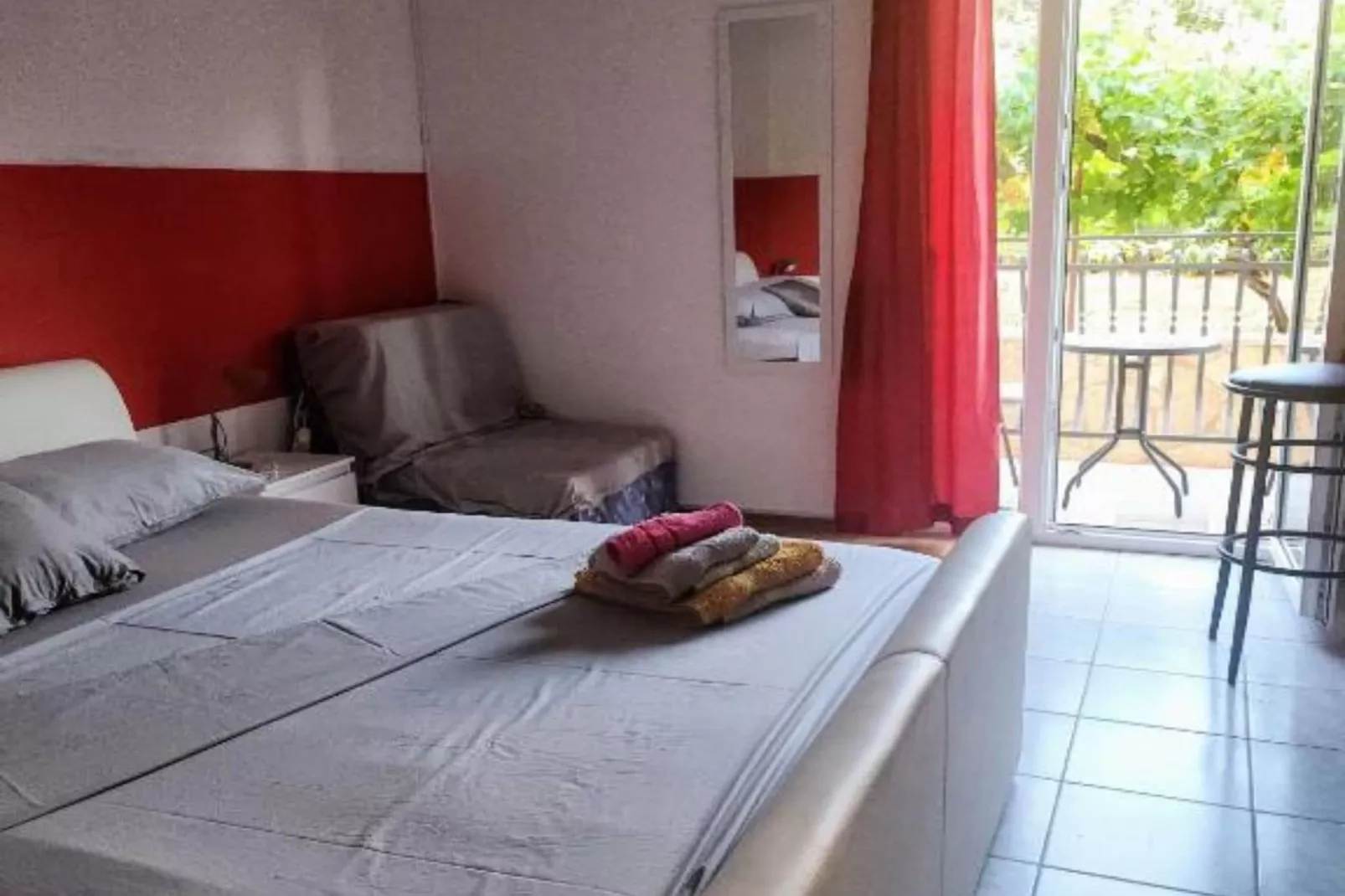 Rooms Tatjana - Double Room (1)-Schlafzimmer