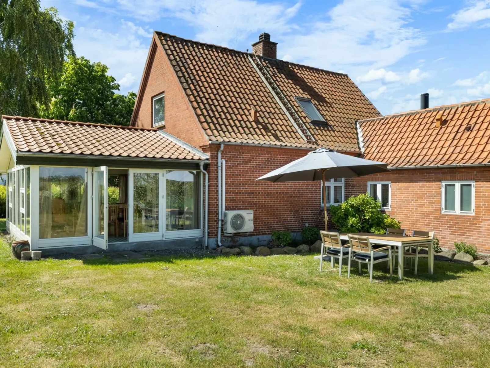 "Alisa" - 2.5km from the sea-Outside