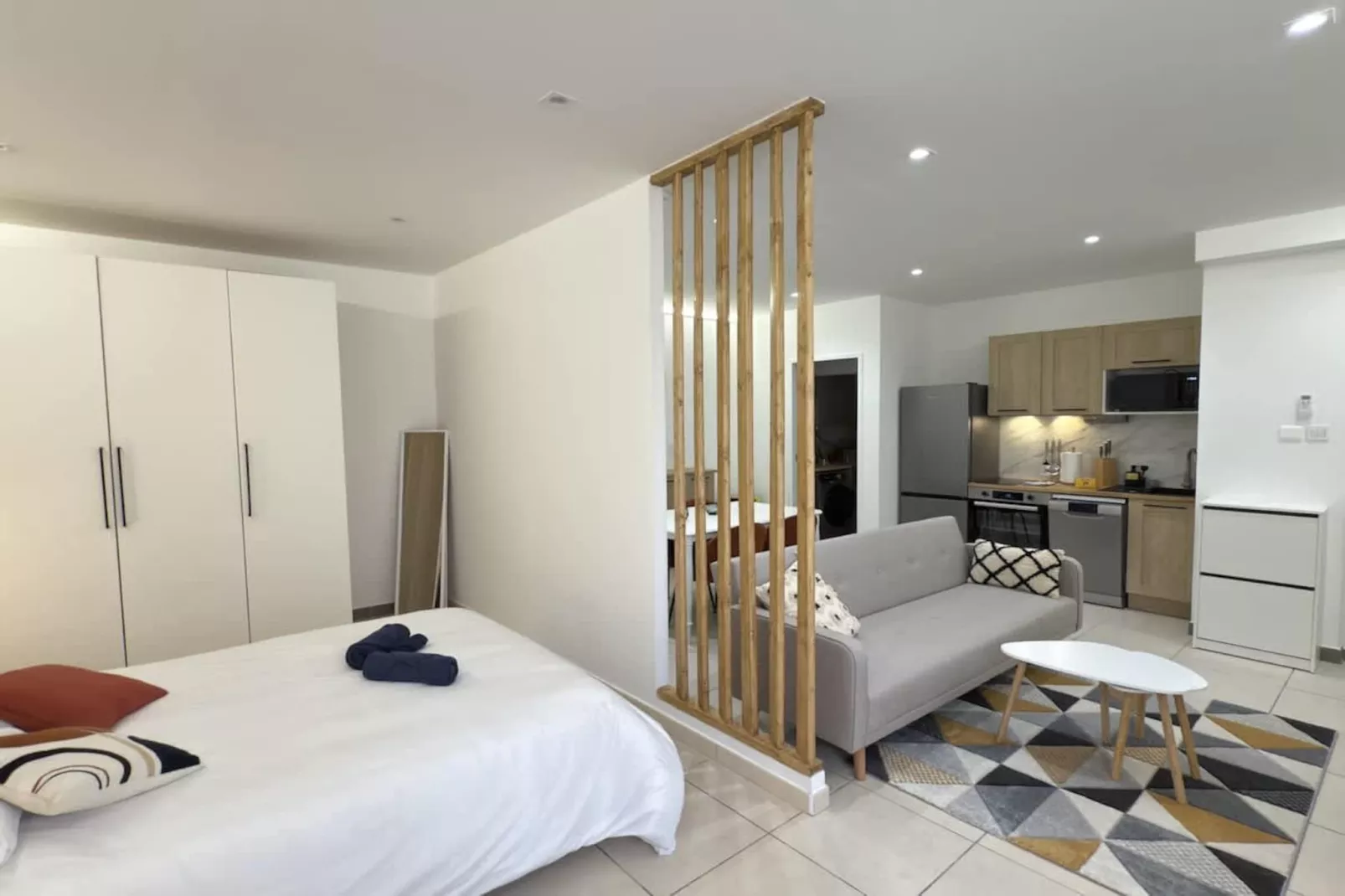 99 STUDIO-Bedroom