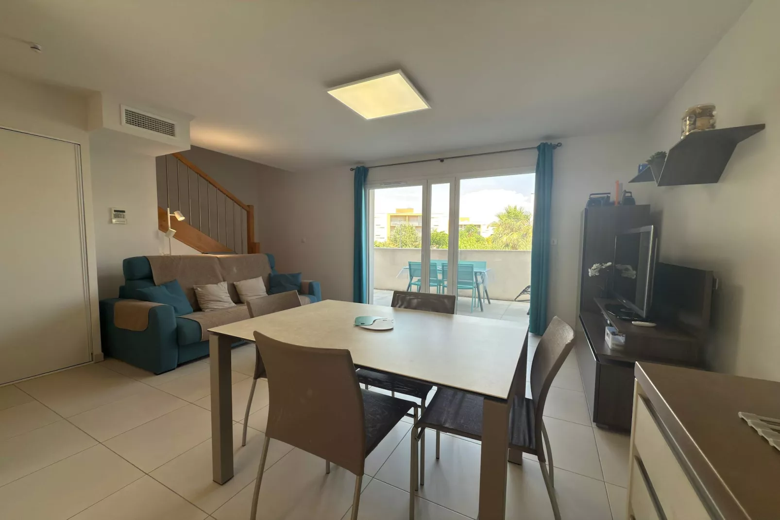 LOU 191 COST-Salle à manger