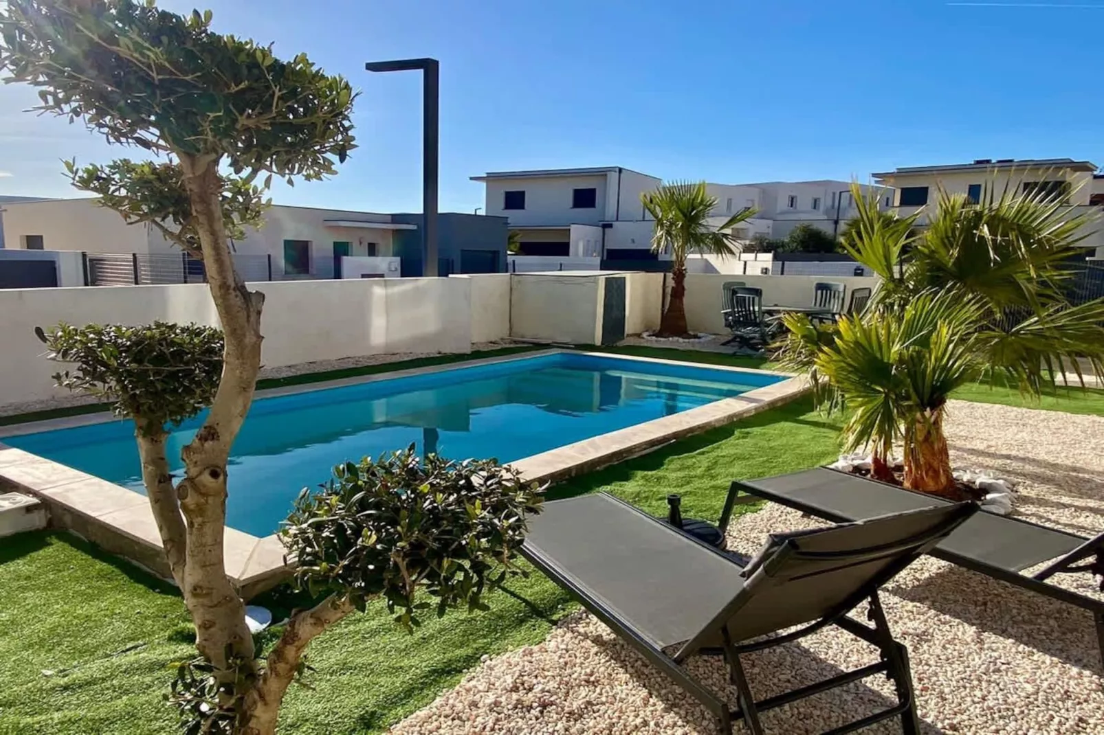 LOU 214 TAIR-Swimming pool