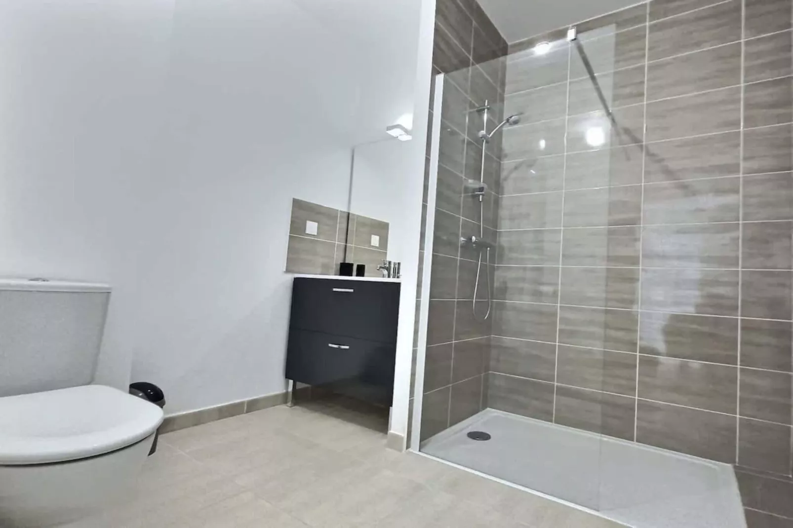 LOU 202 BARRAL-Bathroom