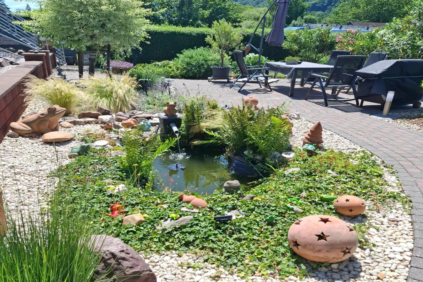 Ferienwohnung mit Moselblick-Gardens in summer