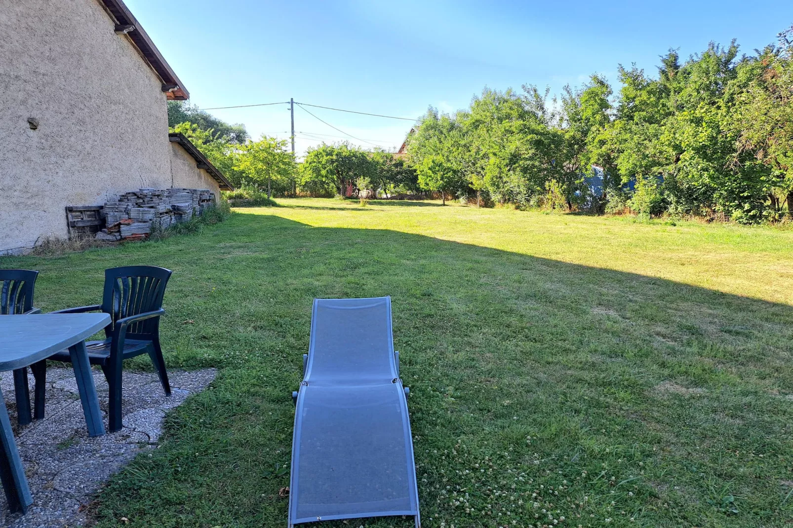 Terraced house Lahayville-Gardens in summer