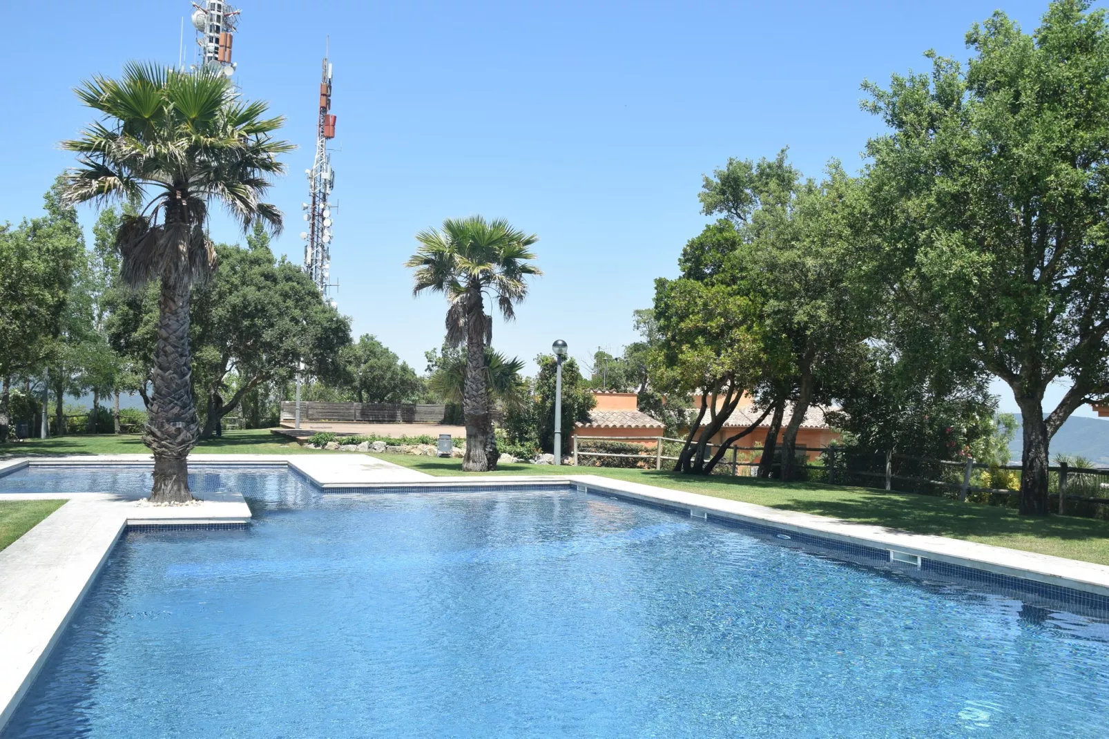 Mirador Mas Nou-Schwimmbad