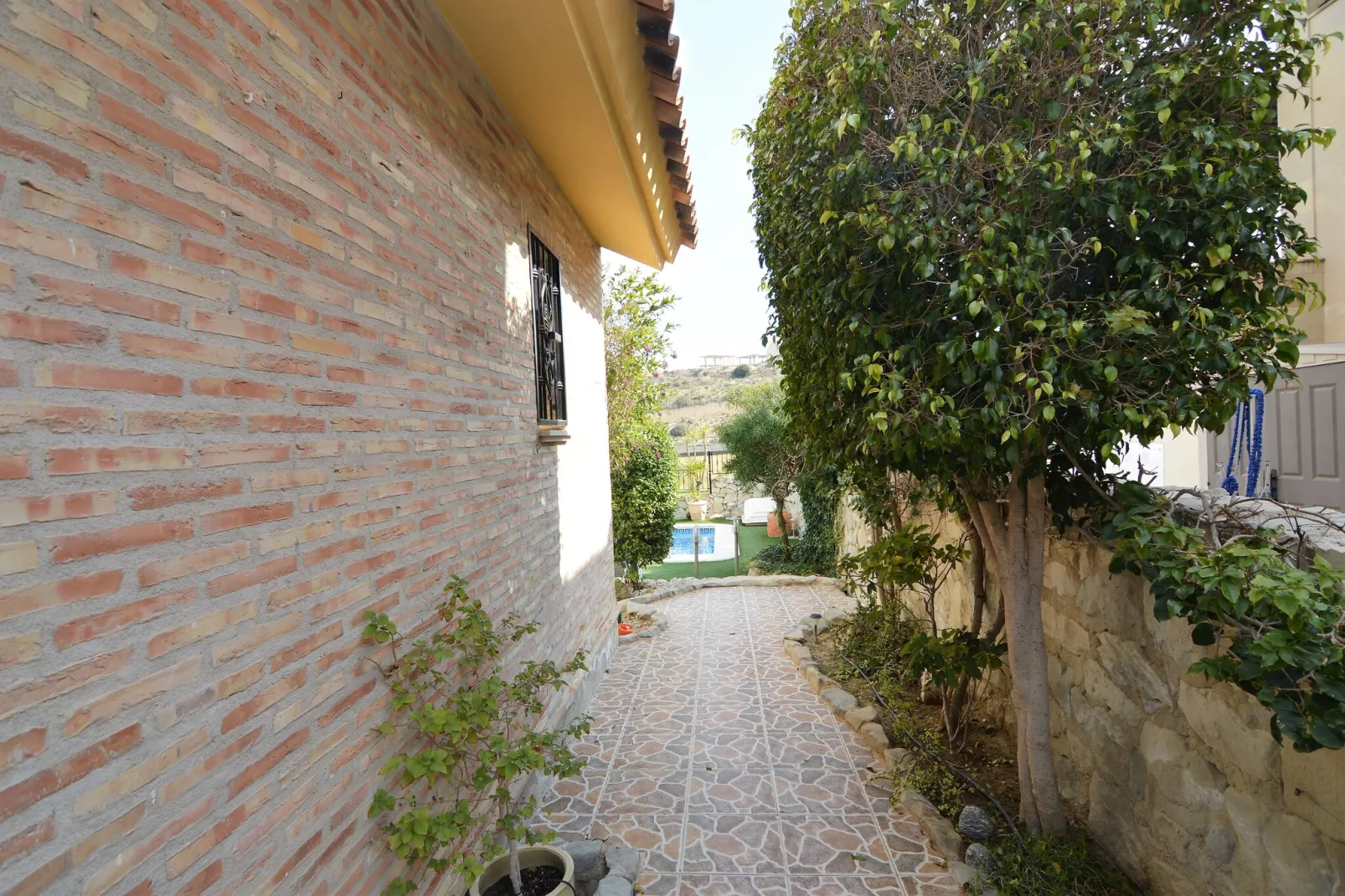 Villa Orange-Gardens in summer