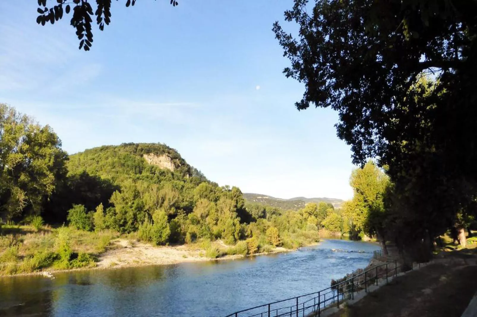 Le Domaine des Hauts de Salavas 4-Areas within 20km in summer