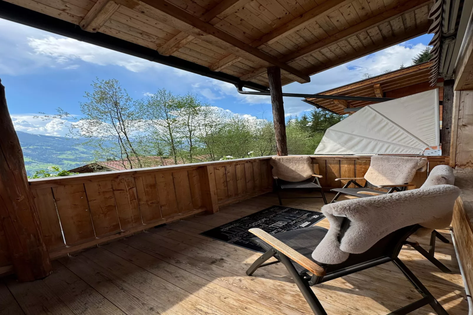 Vogalnest-Terrace balcony