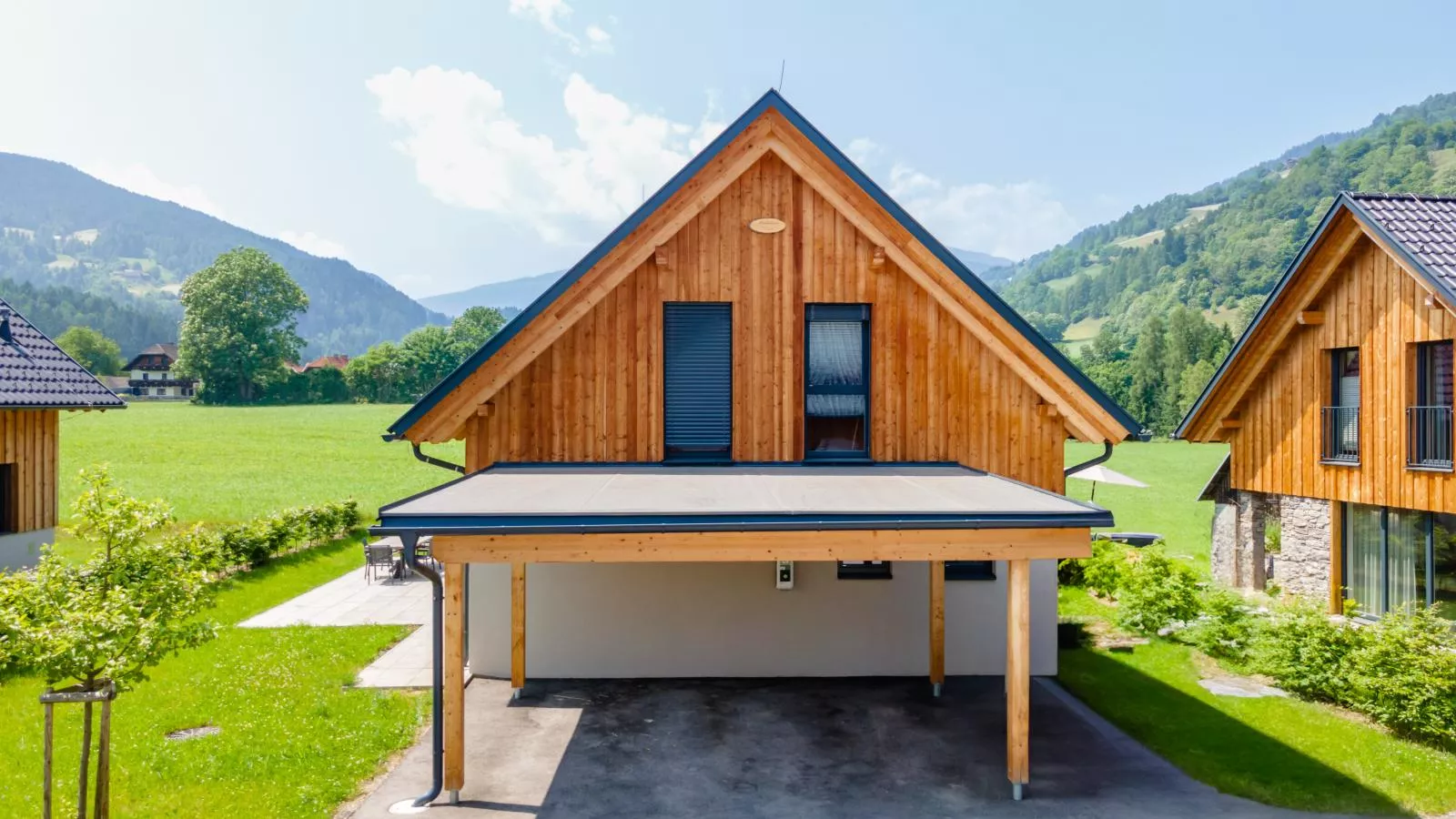 Mountain Vista-Exterior in summer