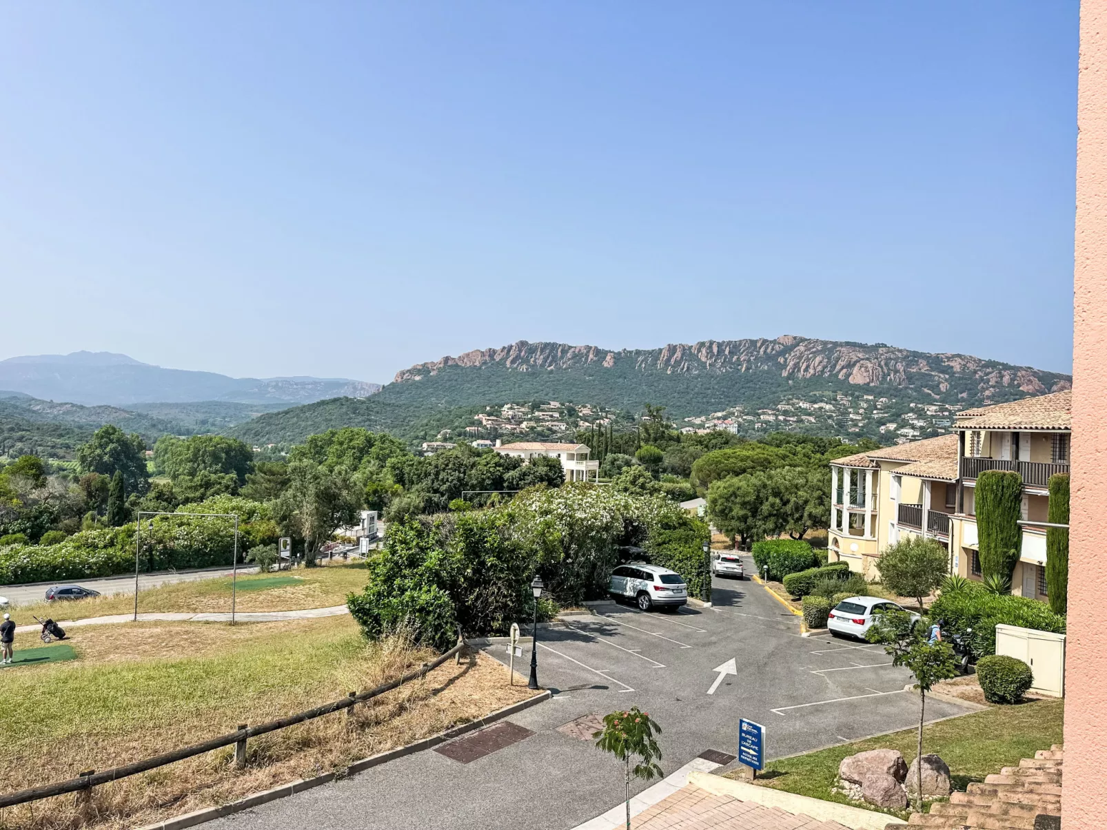 Le Village (C9 279)-Dehors