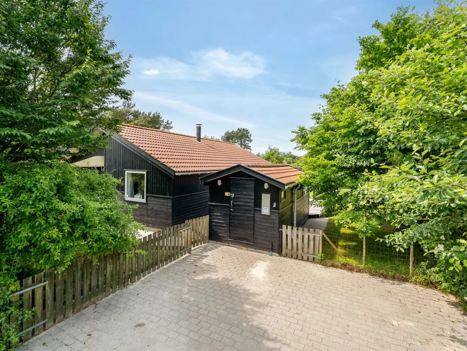 "Allie" - 150m from the sea-Outside