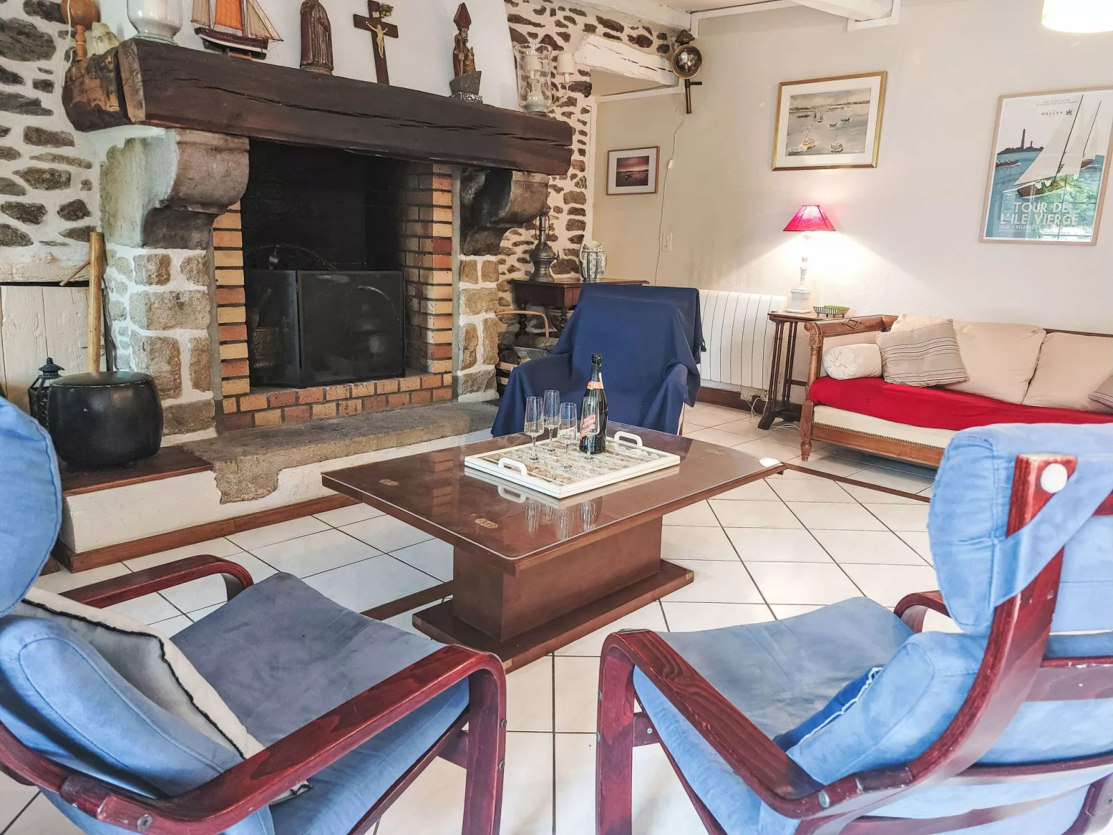 Les Agapanthes-Inside