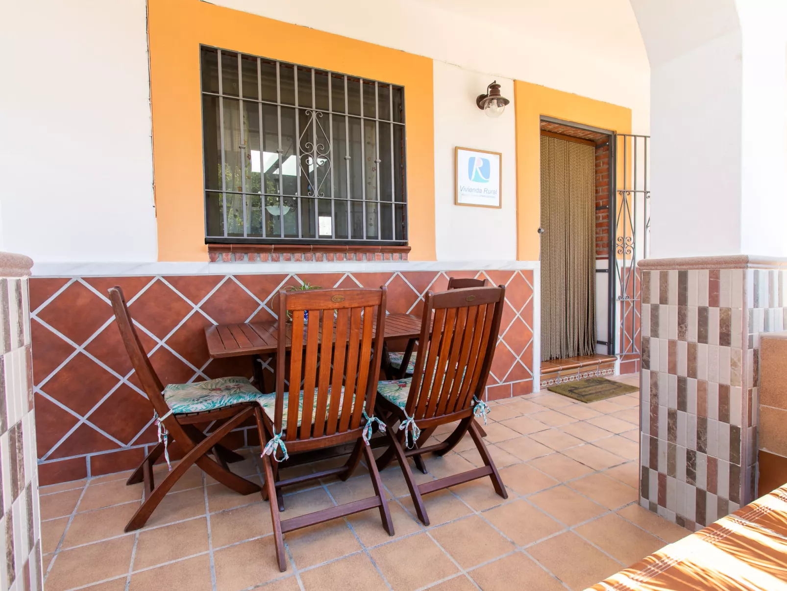 El Pino-Outside