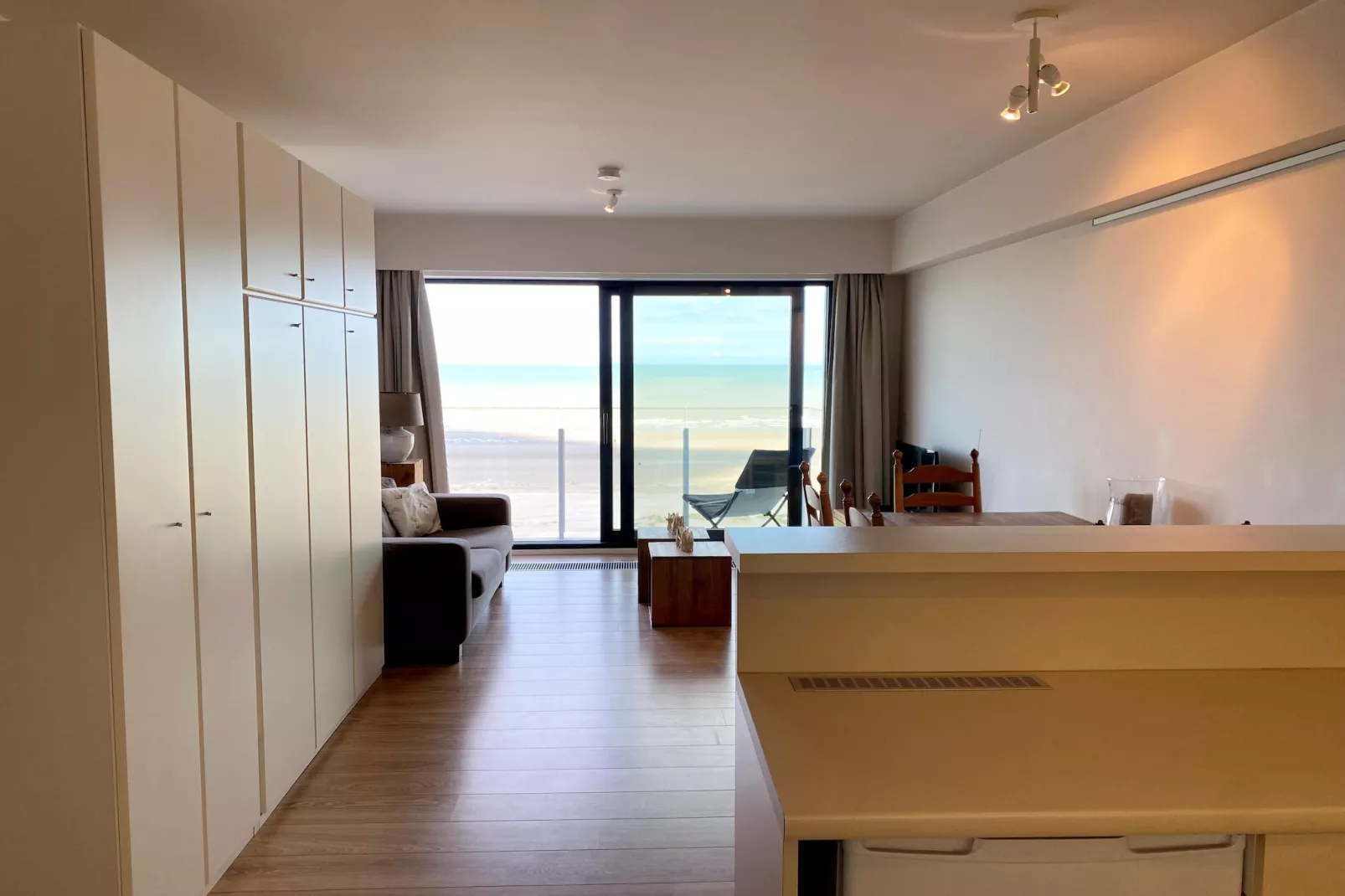 SEAGULL 602-Living room