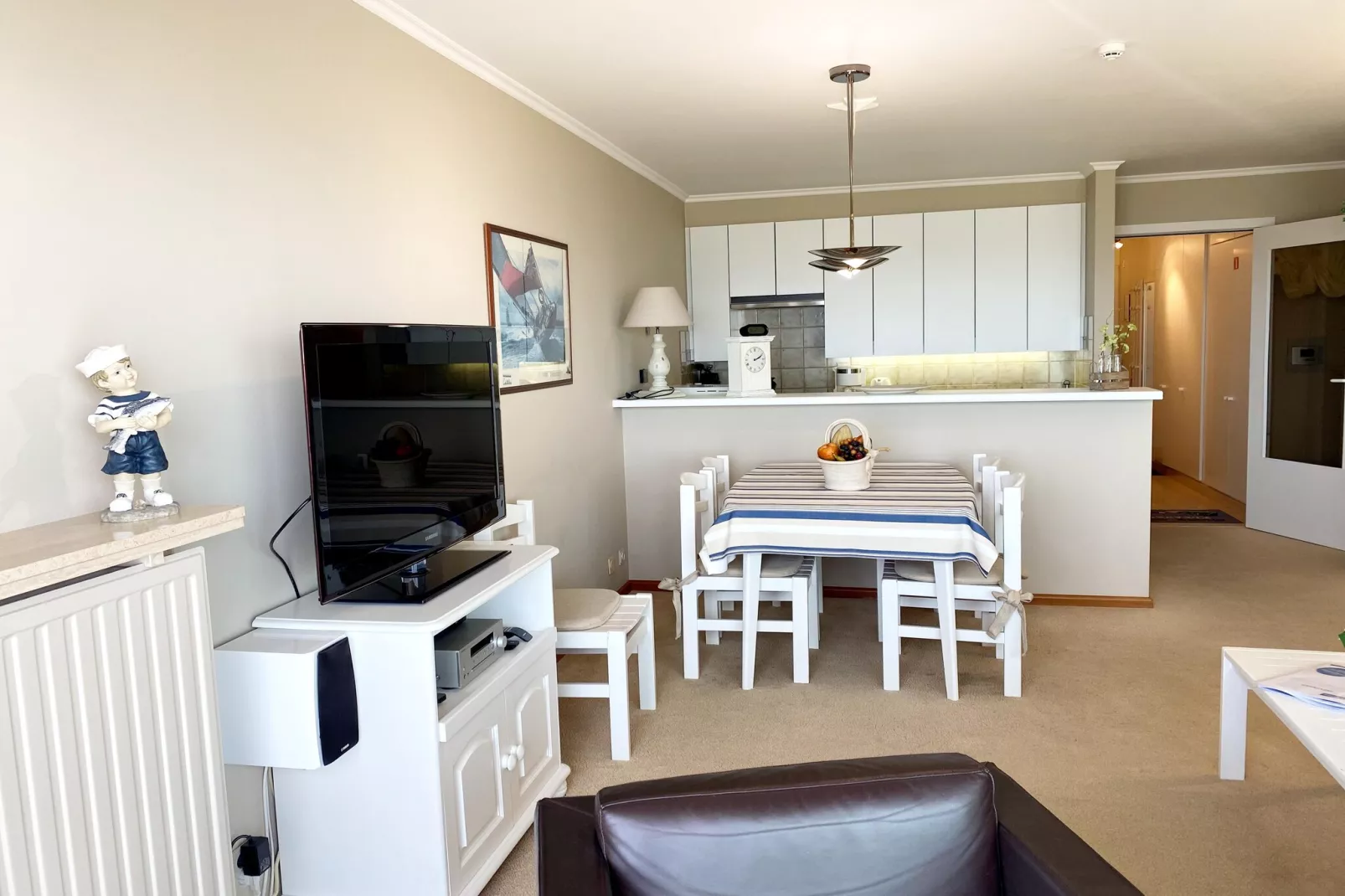SUNFLOWER 404-Dining room