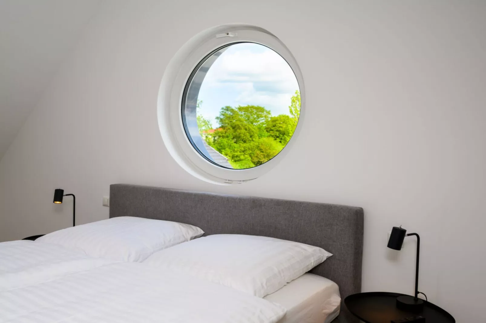 453493-Bedroom