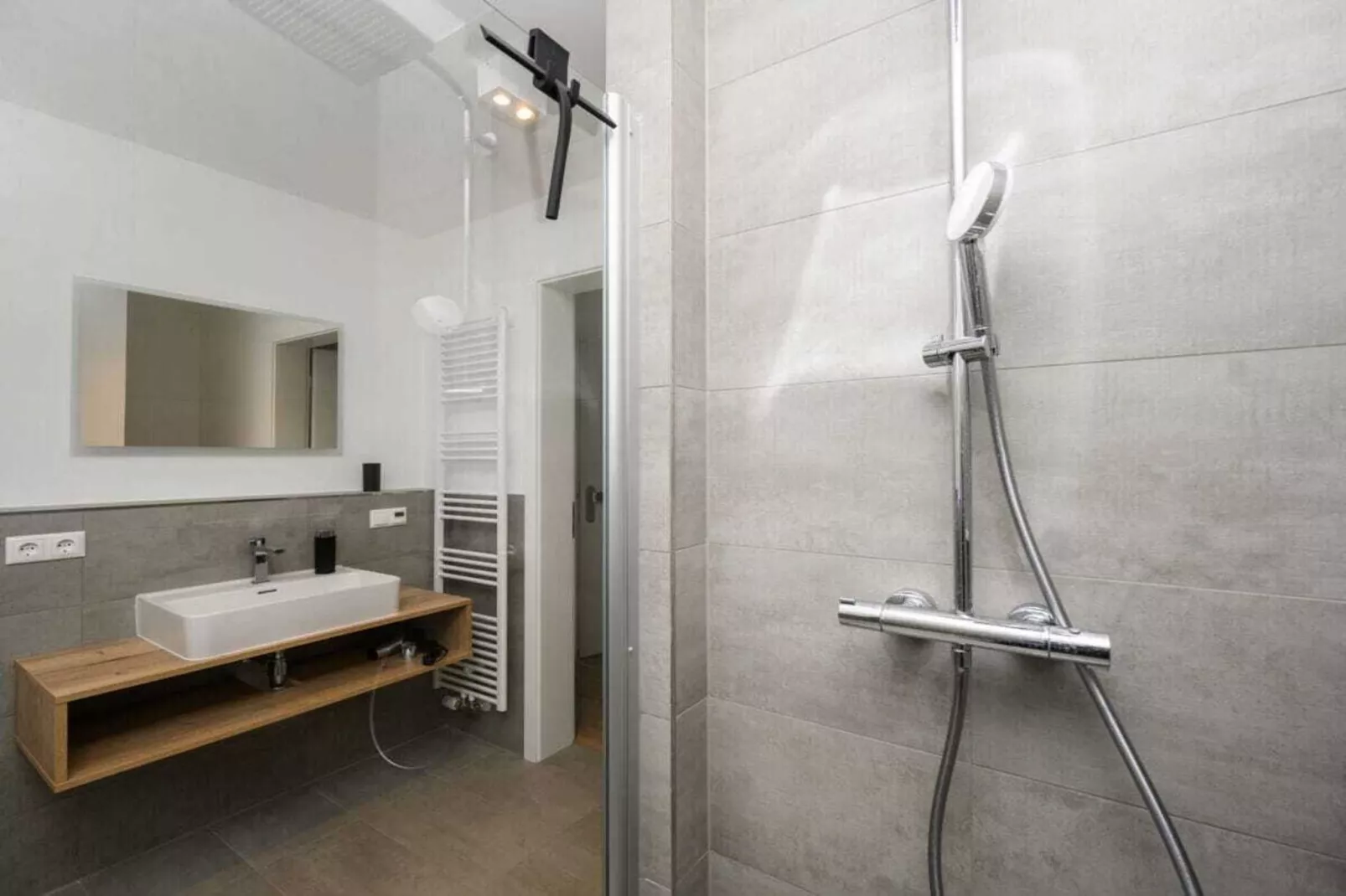 453224-Bathroom