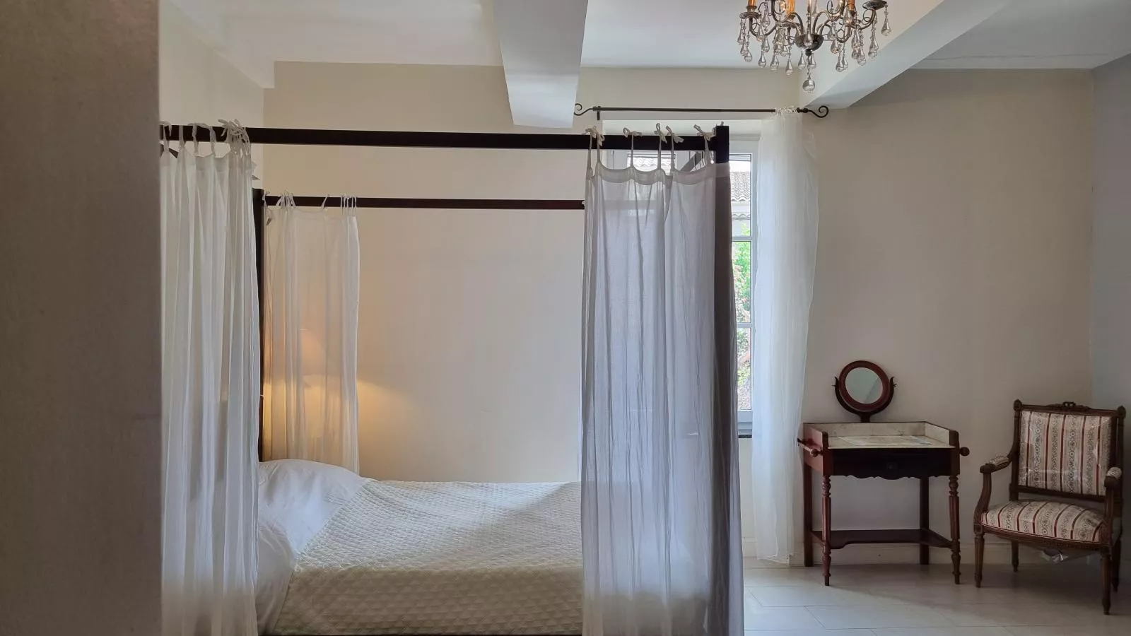 La maison des Vendangeurs-Bedroom