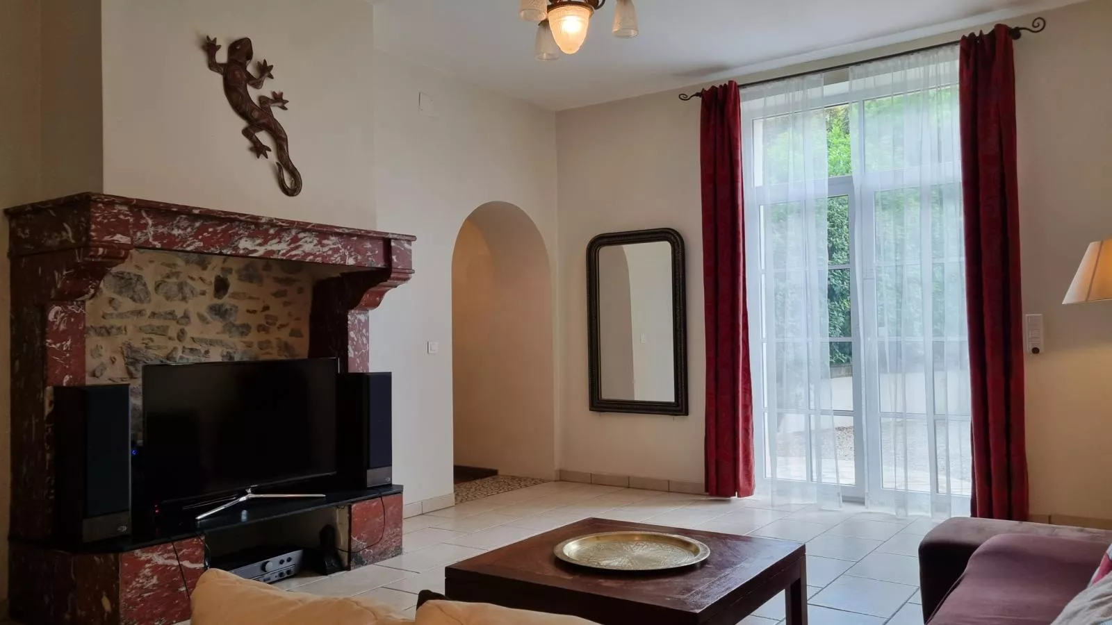 La maison des Vendangeurs-Living room