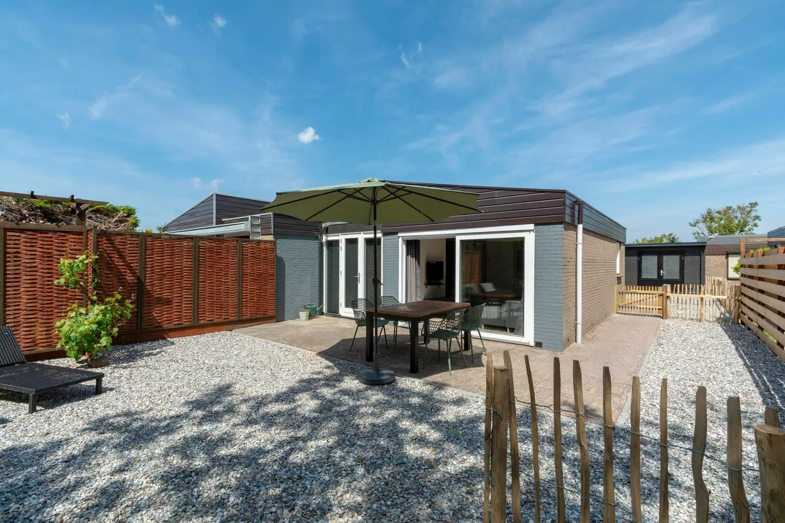 De Blenck 29-Exterior in summer