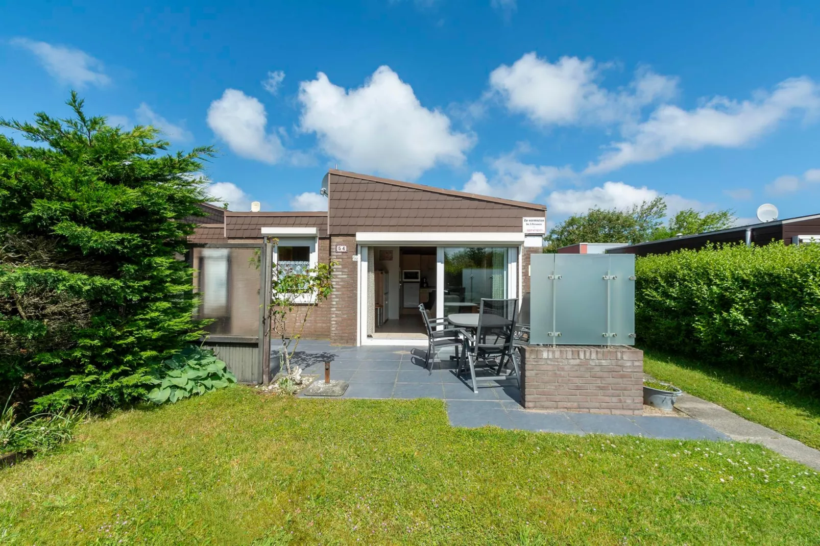 De Blenck 54-Exterior in summer