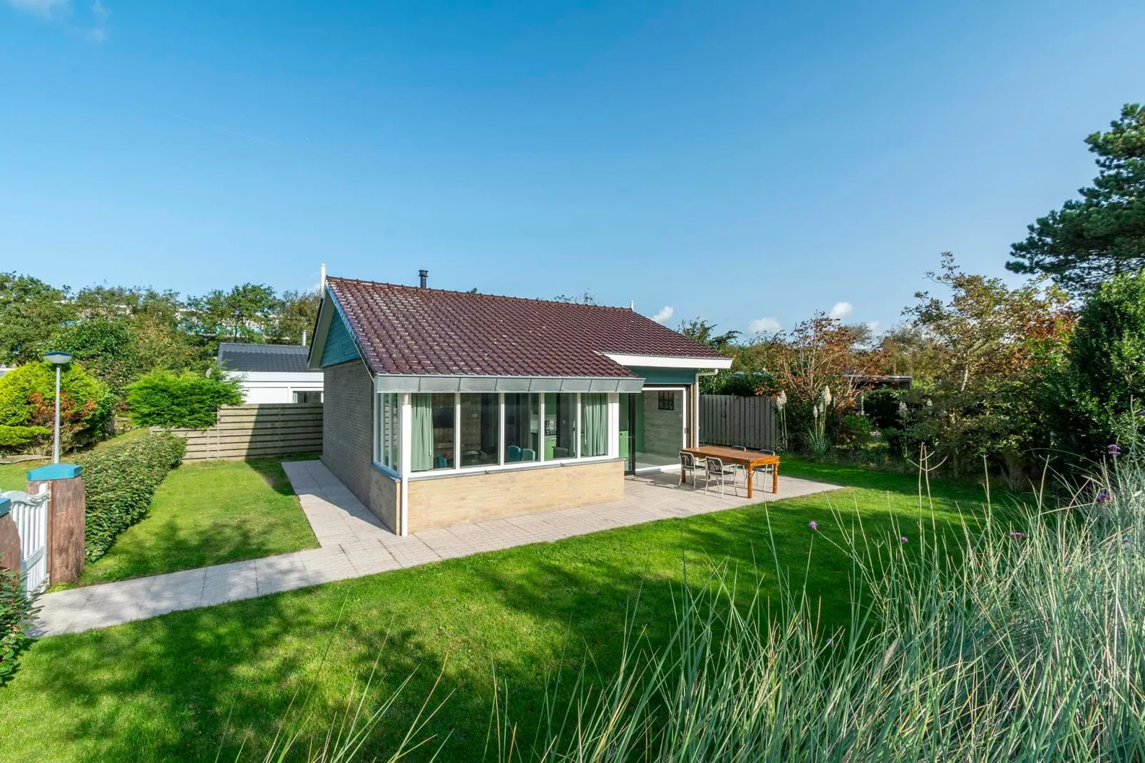 Garnekuul 90-Exterior in summer